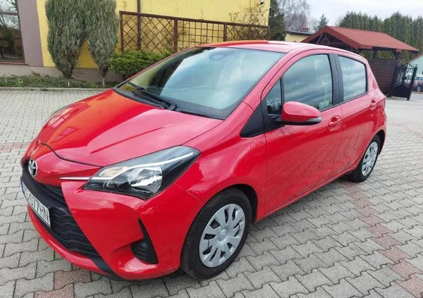 śląskie Toyota Yaris cena 32900 przebieg: 176766, rok produkcji 2017 z Tychy